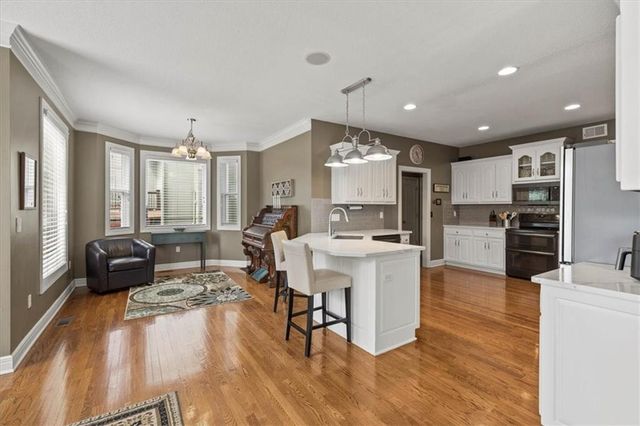 20811 W 100th Street, Lenexa, KS 66220