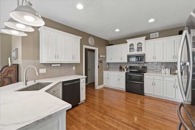20811 W 100th Street, Lenexa, KS 66220