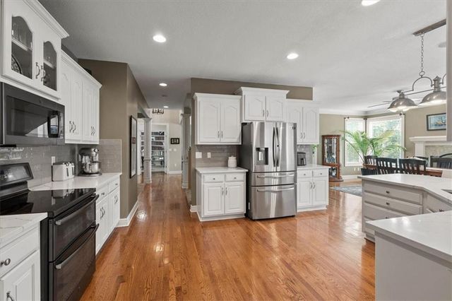 20811 W 100th Street, Lenexa, KS 66220