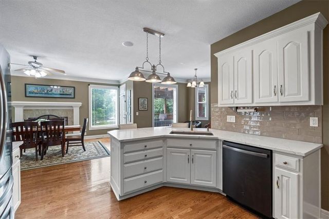 20811 W 100th Street, Lenexa, KS 66220