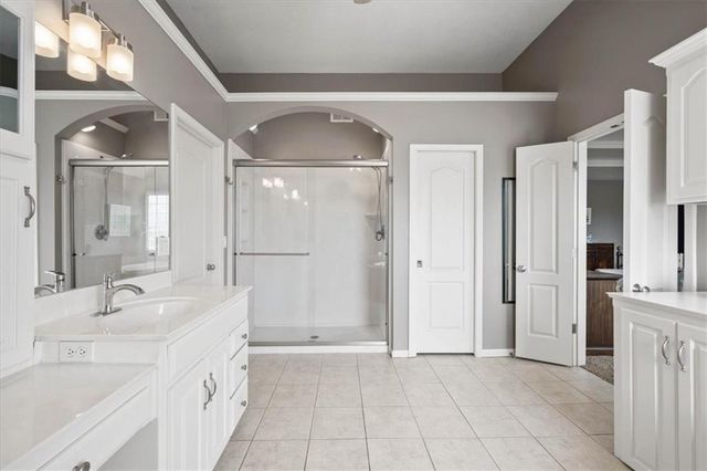 20811 W 100th Street, Lenexa, KS 66220