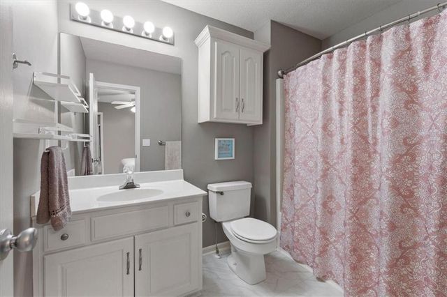 20811 W 100th Street, Lenexa, KS 66220