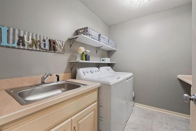 20811 W 100th Street, Lenexa, KS 66220