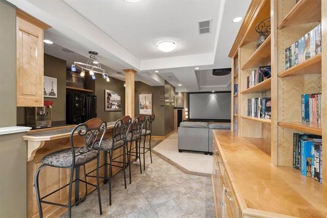 20811 W 100th Street, Lenexa, KS 66220