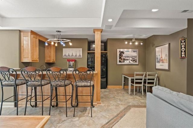 20811 W 100th Street, Lenexa, KS 66220