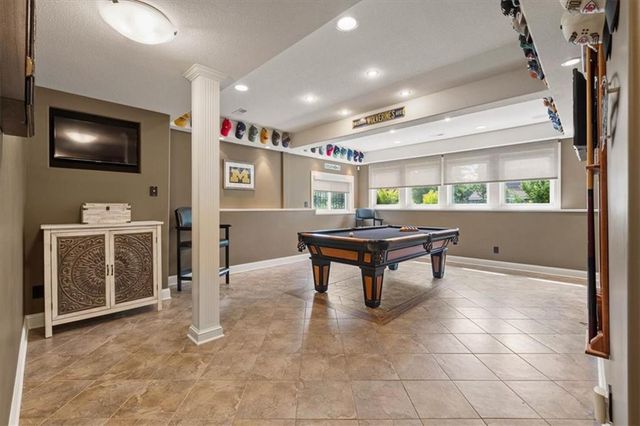 20811 W 100th Street, Lenexa, KS 66220