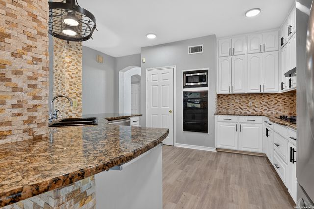 7601 Linkview St, San Antonio, TX 78240