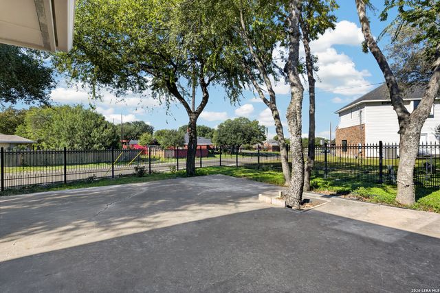 7601 Linkview St, San Antonio, TX 78240