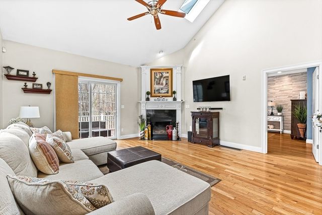 10 White Cedar Drive 10, Middleton, MA 01949