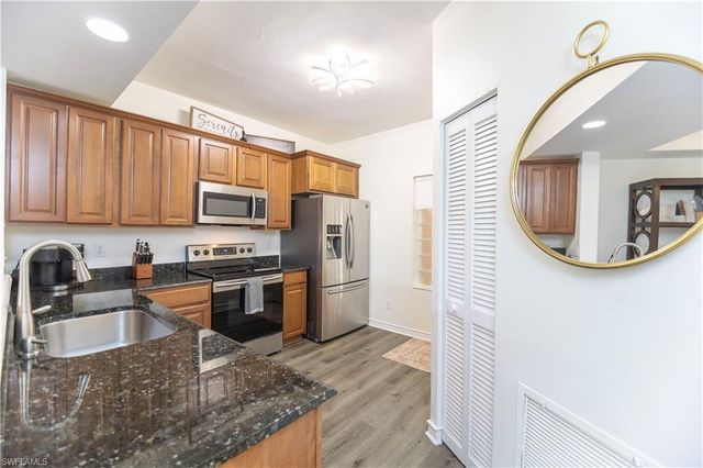 992 Woodshire LN D103, Naples, FL 34105