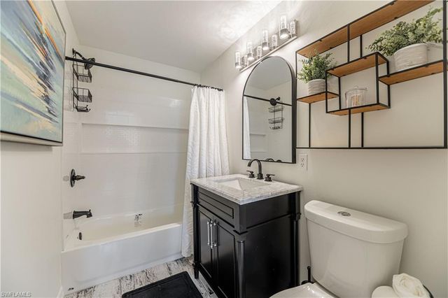 992 Woodshire LN D103, Naples, FL 34105