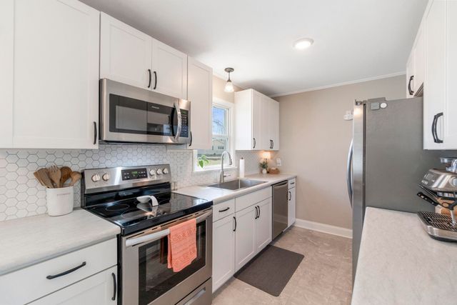 125 Oregon Road, Cedar Falls, IA 50613