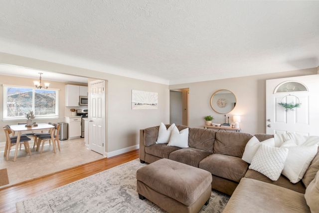 125 Oregon Road, Cedar Falls, IA 50613