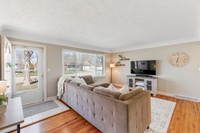 125 Oregon Road, Cedar Falls, IA 50613