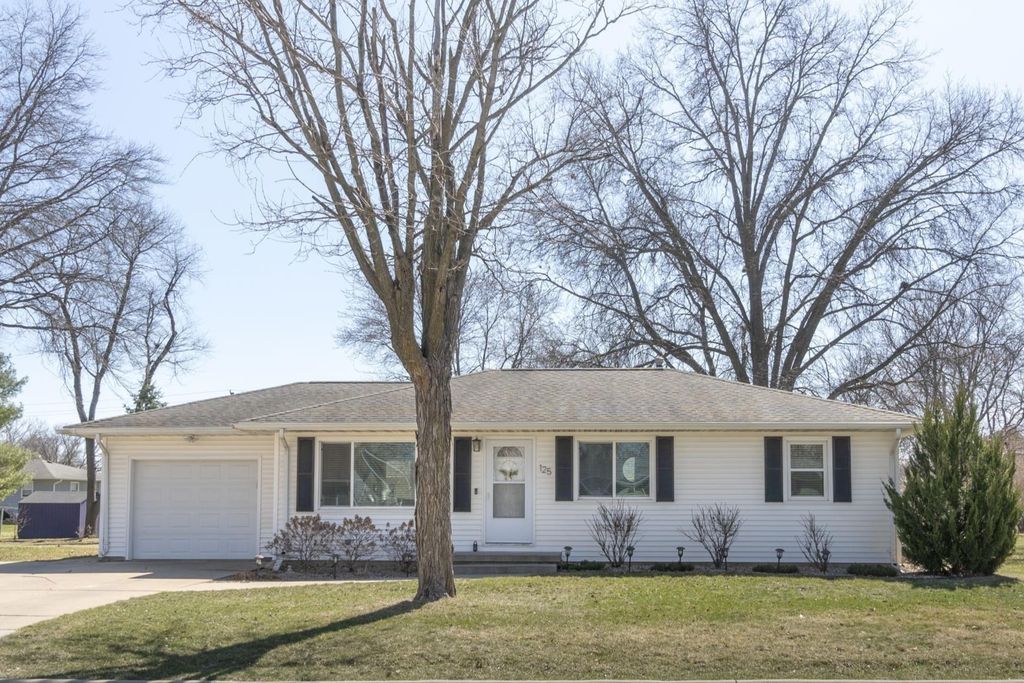 125 Oregon Road, Cedar Falls, IA 50613