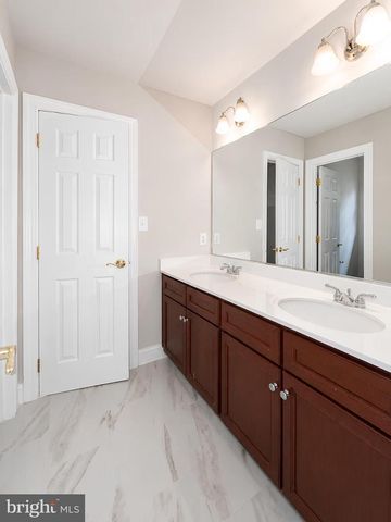 42848 SIDNEY PL, Ashburn, VA 20148