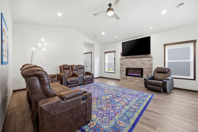 7816 Wild Rose Way, Horace, ND 58047