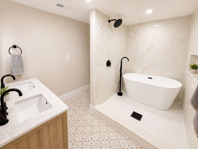 7611 S Ridgeland Avenue, Chicago, IL 60649