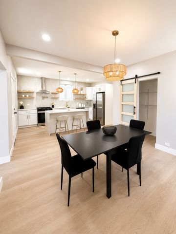 7611 S Ridgeland Avenue, Chicago, IL 60649