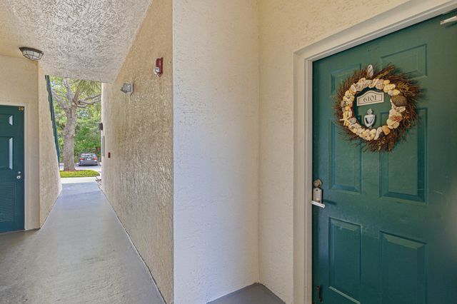 6101 Myrtlewood Circle W, Palm Beach Gardens, FL 33418