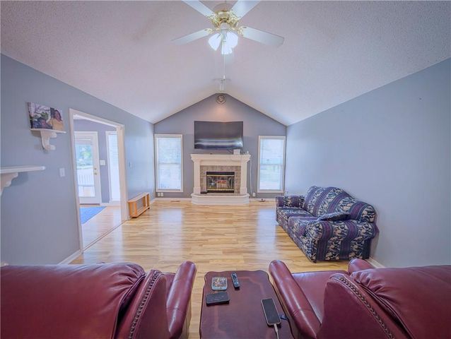 715 NE 107th Terrace, Kansas City, MO 64155