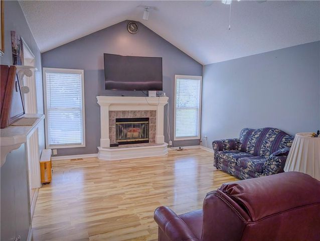 715 NE 107th Terrace, Kansas City, MO 64155