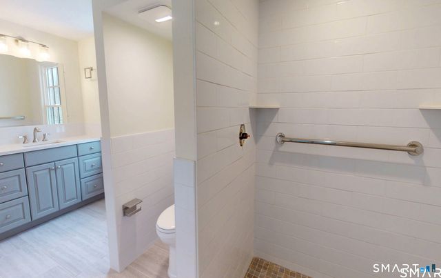 5 Hollister Way North, Glastonbury, CT 06033