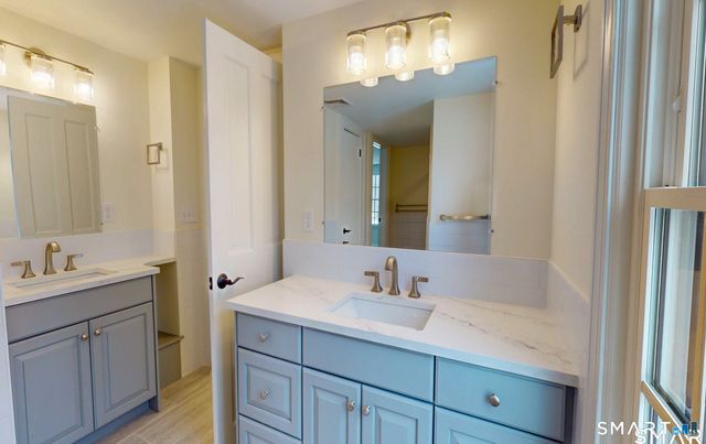 5 Hollister Way North, Glastonbury, CT 06033