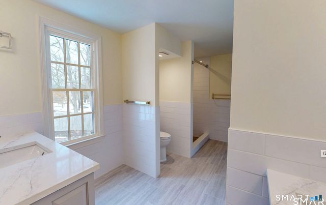 5 Hollister Way North, Glastonbury, CT 06033