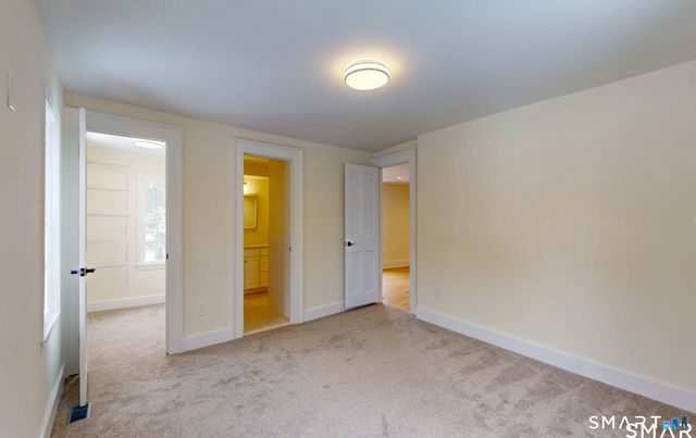 5 Hollister Way North, Glastonbury, CT 06033
