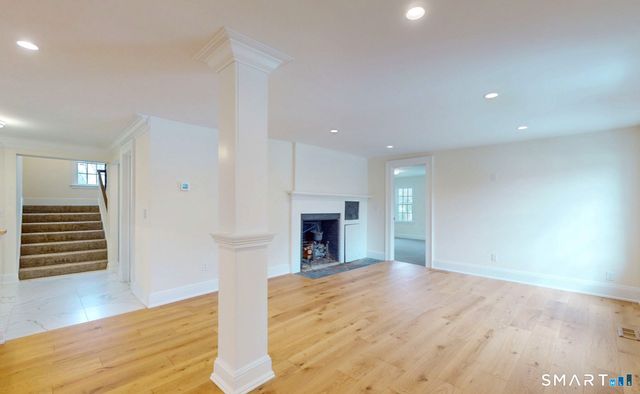 5 Hollister Way North, Glastonbury, CT 06033