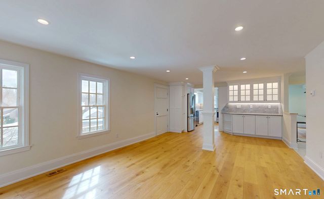 5 Hollister Way North, Glastonbury, CT 06033