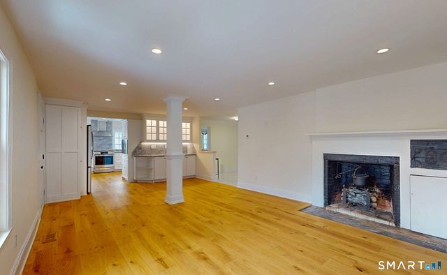 5 Hollister Way North, Glastonbury, CT 06033