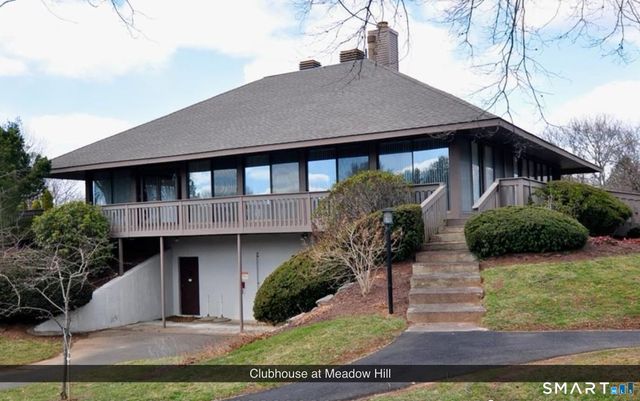 5 Hollister Way North, Glastonbury, CT 06033