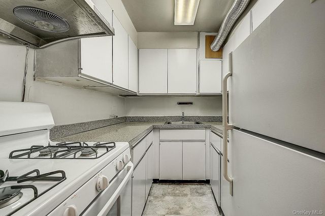 142-05 Roosevelt Avenue 521, Flushing, NY 11354