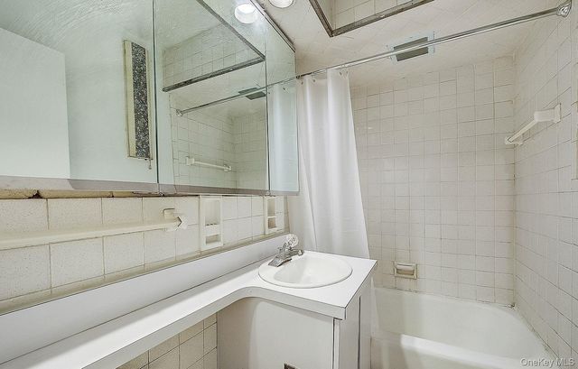 142-05 Roosevelt Avenue 521, Flushing, NY 11354