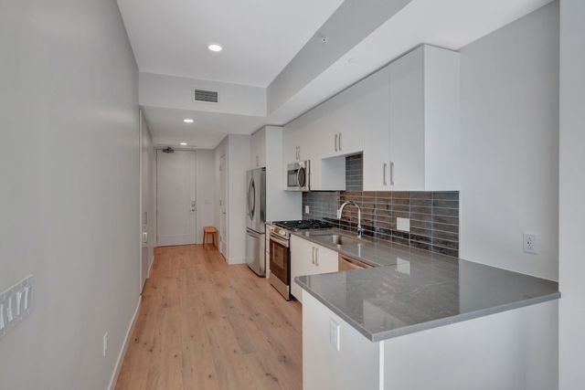 1212 Demonbreun St Apt 804, Nashville, TN 37203