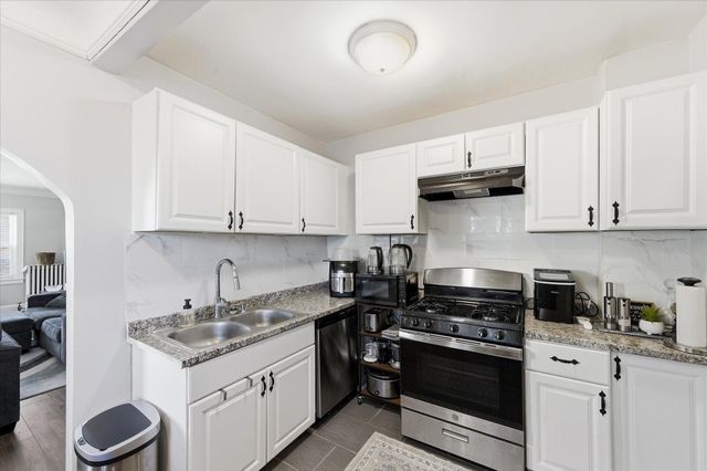 4333 Fremont Avenue N, Minneapolis, MN 55412