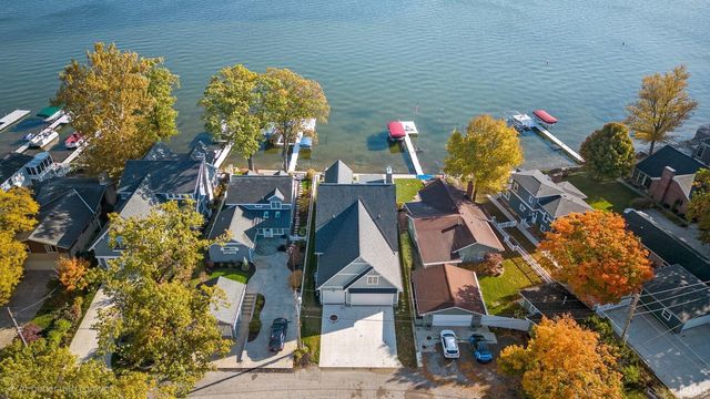 11046 N Ideal Beach Drive, Syracuse, IN 46567