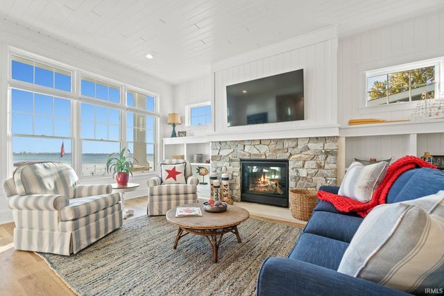 11046 N Ideal Beach Drive, Syracuse, IN 46567