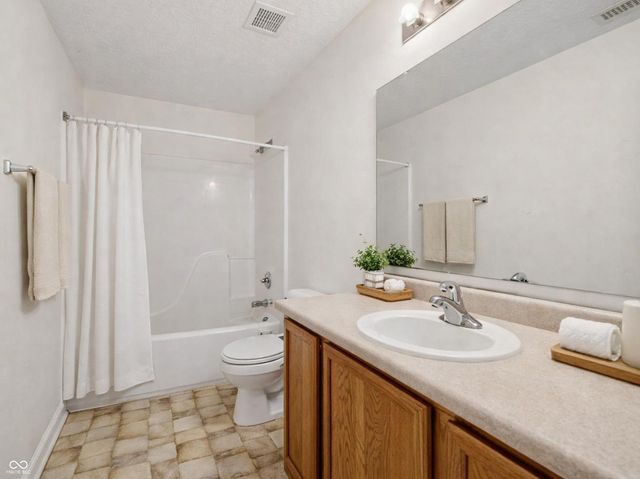 6830 W Denton Drive, Mccordsville, IN 46055