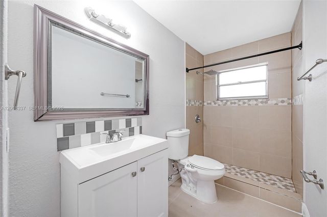 429 Avenida Hermosa, West Palm Beach, FL 33405