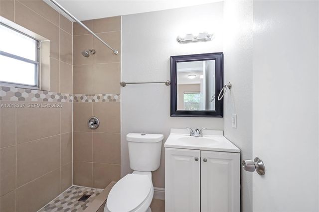 429 Avenida Hermosa, West Palm Beach, FL 33405