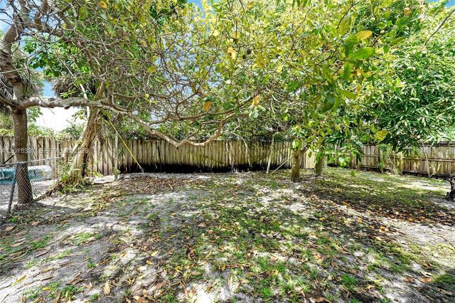 429 Avenida Hermosa, West Palm Beach, FL 33405