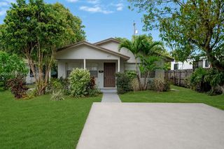 429 Avenida Hermosa, West Palm Beach, FL 33405