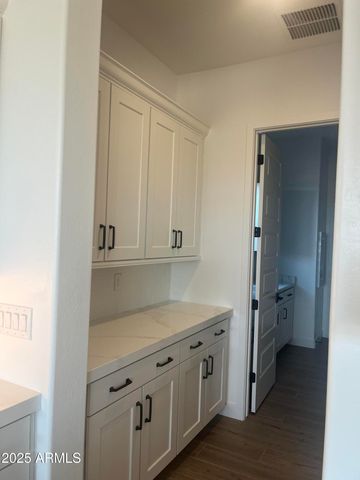 6880 S CROSSCREEK Drive, Chandler, AZ 85249
