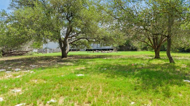 208 Saddletree LN, Dripping Springs, TX 78620