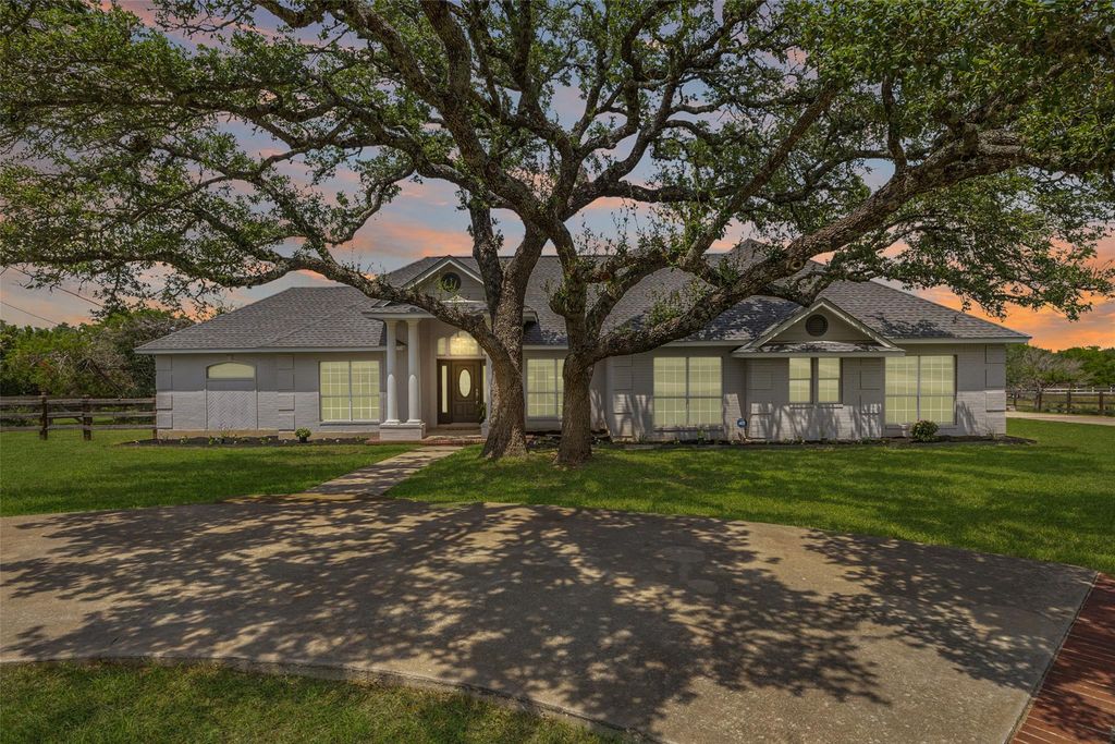 208 Saddletree LN, Dripping Springs, TX 78620