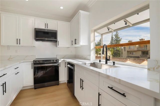 5799 Freebird Lane 102, Oak Park, CA 91377