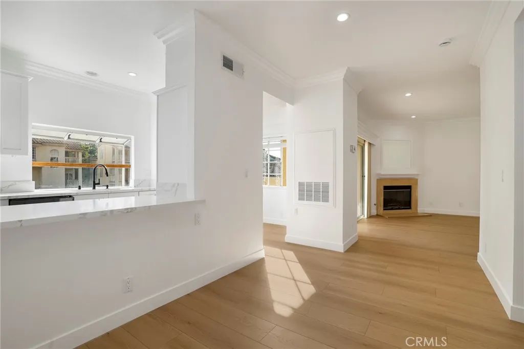 5799 Freebird Lane 102, Oak Park, CA 91377